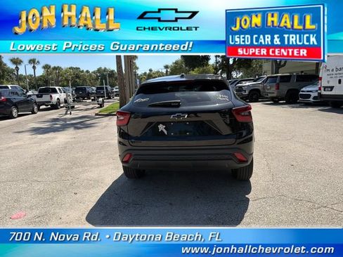 Used 2024 Chevrolet Trax LS w/ LS Convenience Package FWD image 8