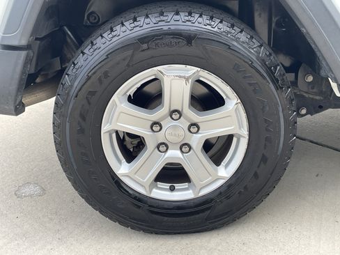 Used 2020 Jeep Wrangler Unlimited Sport S AWD/4WD image 38