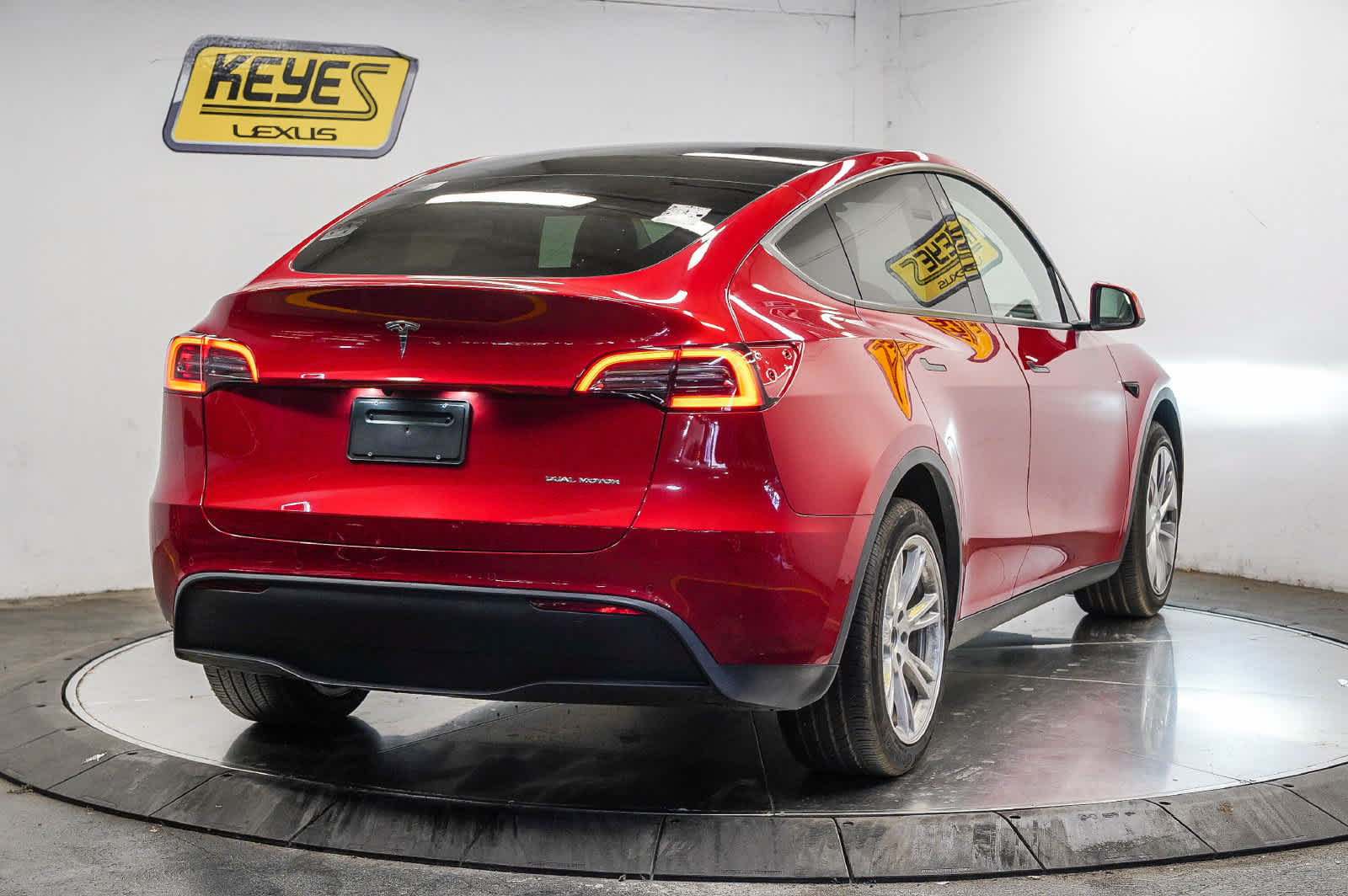 Used 2022 Tesla Model Y Long Range AWD/4WD image 4