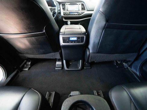 Used 2019 Toyota Highlander XLE image 20