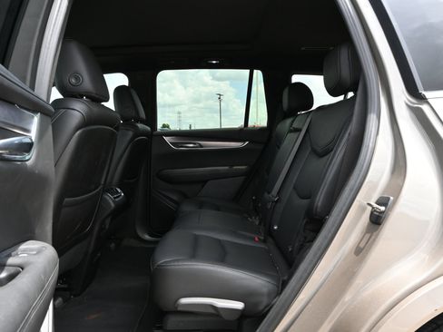 Used 2022 Cadillac XT6 Luxury FWD image 19