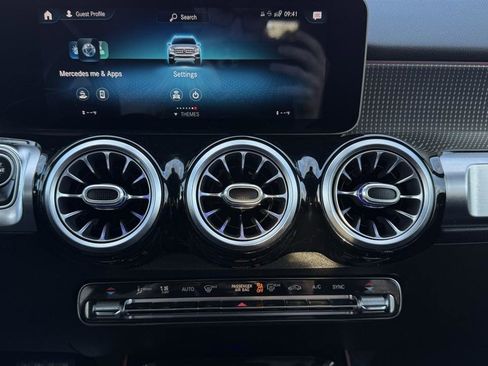 Used 2020 Mercedes-Benz GLB 250 4MATIC image 45