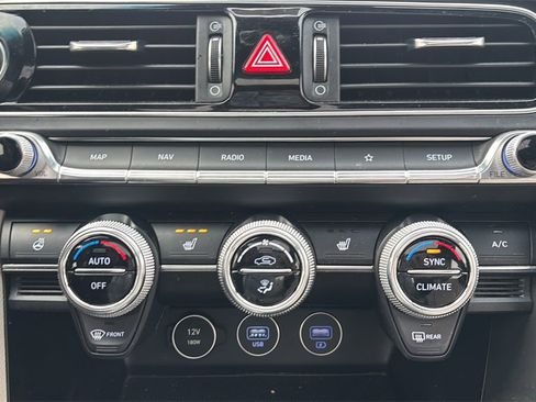 Used 2023 Genesis G70 2.0T image 24