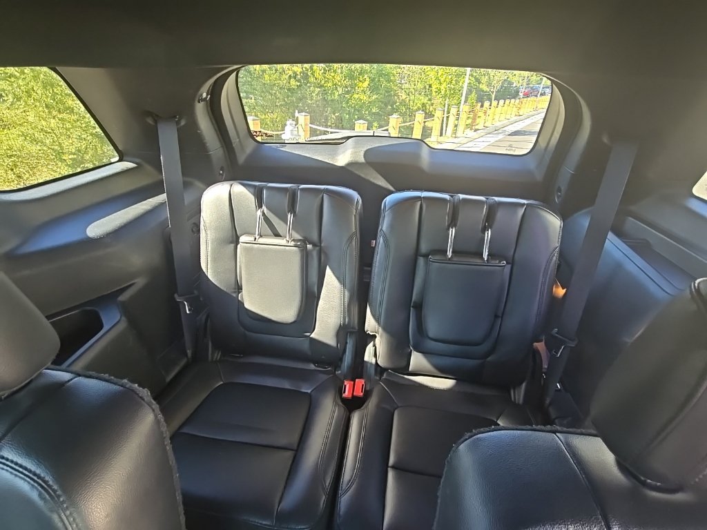 Used 2016 Ford Explorer XLT w/ Equipment Group 202A AWD/4WD image 13