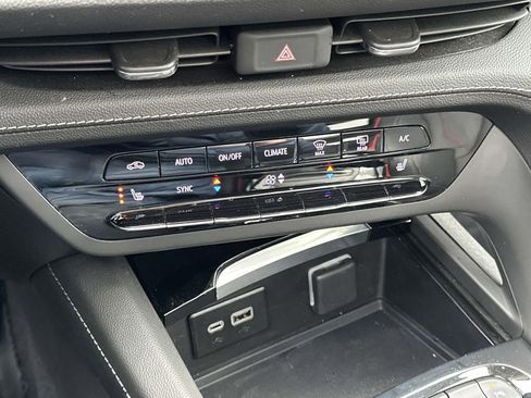 Certified 2023 Buick Envision Essence w/ Sport Touring Package image 30