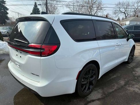 Used 2026 Chrysler Pacifica Limited w/ S Appearance Package image 6