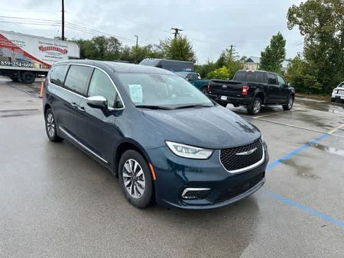 Used 2022 Chrysler Pacifica Limited FWD image 15