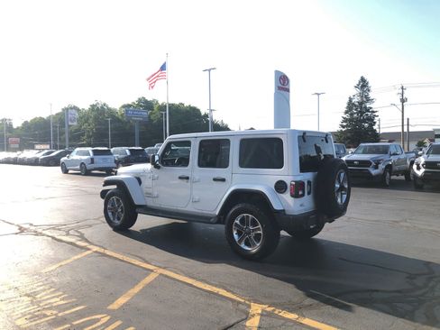 Used 2021 Jeep Wrangler Unlimited Sahara w/ Uconnect 4C Nav & Sound Group AWD/4WD image 3