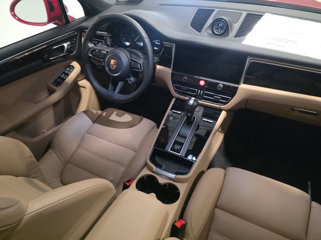Certified 2026 Porsche Macan AWD/4WD image 19