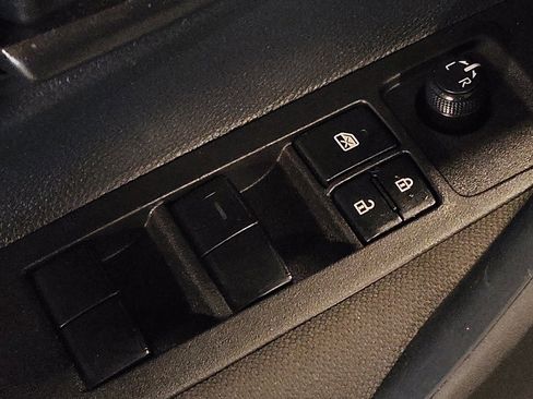 Used 2025 Toyota Corolla LE FWD image 27