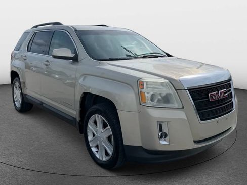 Used 2010 GMC Terrain SLE FWD image 2