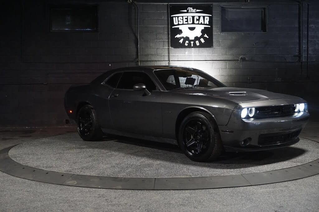 Used 2018 Dodge Challenger R/T w/ Blacktop Package RWD image 15