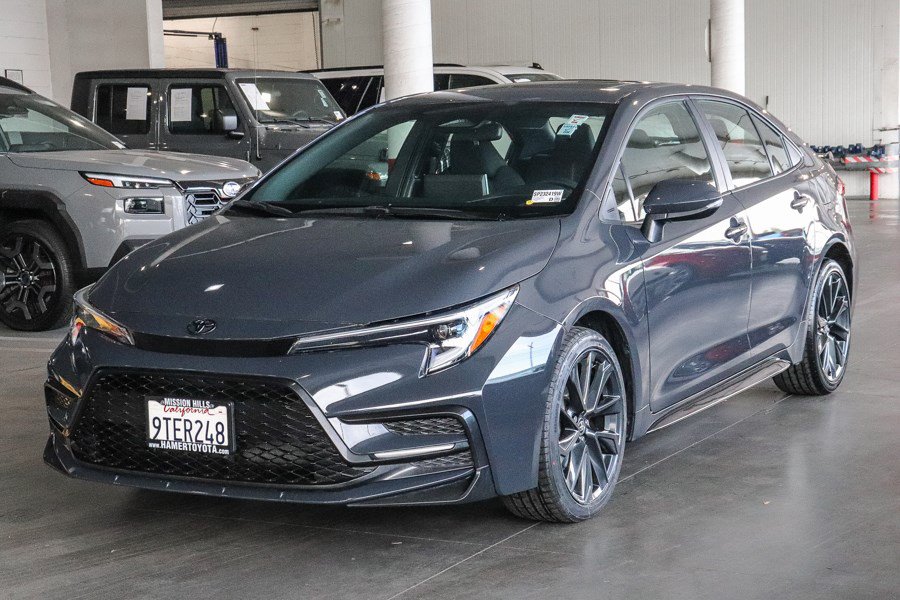 Certified 2025 Toyota Corolla SE w/ SE Premium Package FWD image 3