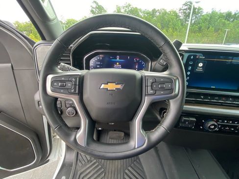 Used 2025 Chevrolet Silverado 2500 LT AWD/4WD image 13