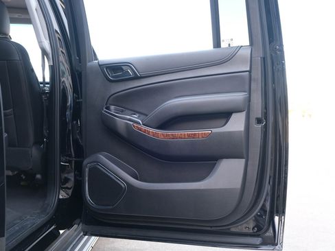 Used 2020 Chevrolet Suburban Premier image 23