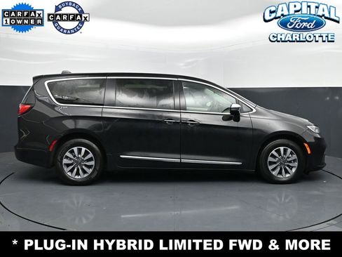 Used 2023 Chrysler Pacifica Limited FWD image 9