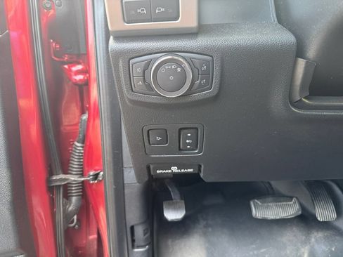 Used 2019 Ford F250 Platinum w/ Platinum Ultimate Package AWD/4WD image 36