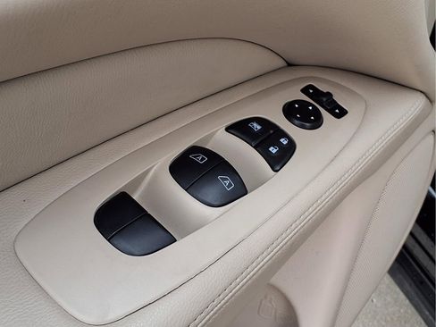 Used 2020 Nissan Pathfinder SL image 18