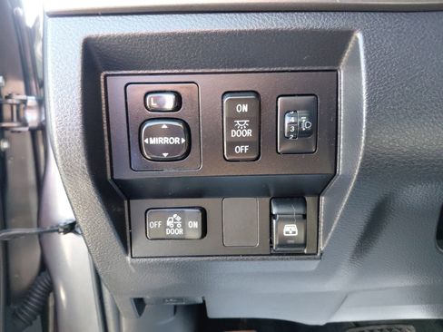 Used 2017 Toyota Tundra SR5 w/ SR5 Upgrade Package image 34