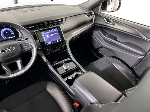 Used 2023 Jeep Grand Cherokee L Laredo image 23