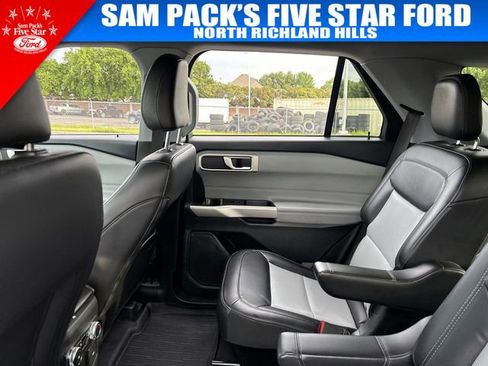 Used 2023 Ford Explorer XLT w/ Equipment Group 202A RWD image 4