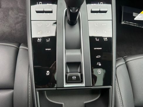 Used 2026 Porsche Macan Turbo image 25