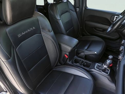 Used 2023 Jeep Wrangler Unlimited Sahara w/ Cold Weather Group AWD/4WD image 29