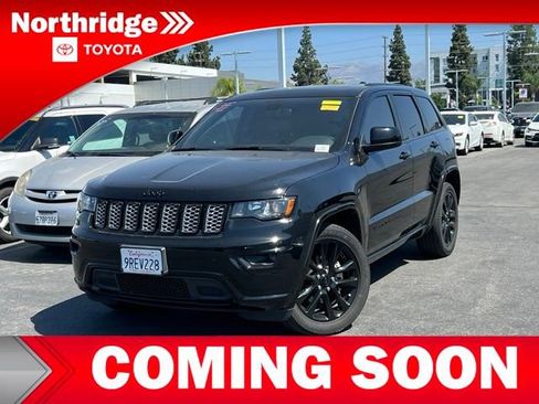 Used 2020 Jeep Grand Cherokee Altitude RWD image 3