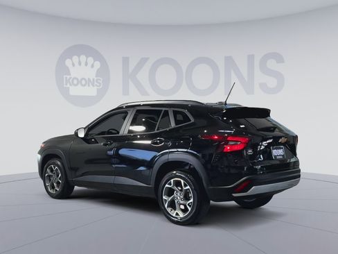 Used 2024 Chevrolet Trax LT FWD image 8