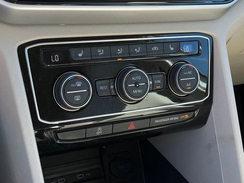 Used 2022 Volkswagen Atlas SE w/ Black Wheel Package image 21