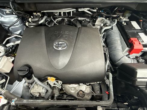 Used 2022 Toyota Highlander XLE image 21