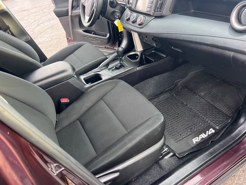 Used 2018 Toyota RAV4 LE image 20