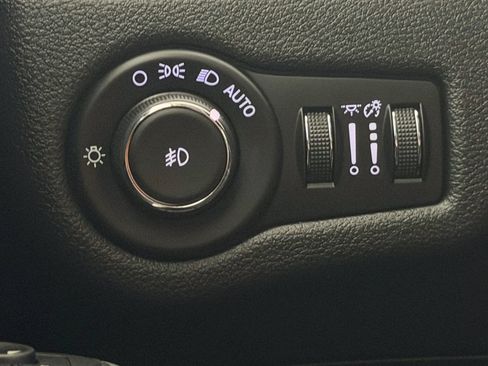 Used 2018 Jeep Cherokee Trailhawk w/ Trailer Tow Group AWD/4WD image 37