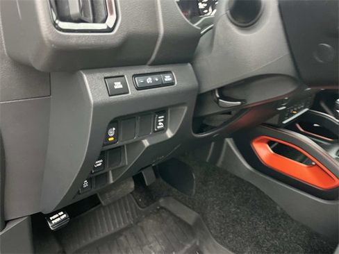 Used 2025 Nissan Frontier Pro-X w/ Pro Convenience Package image 30