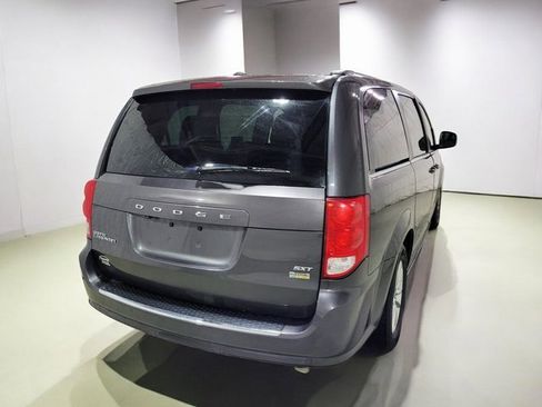 Used 2018 Dodge Grand Caravan SXT image 19