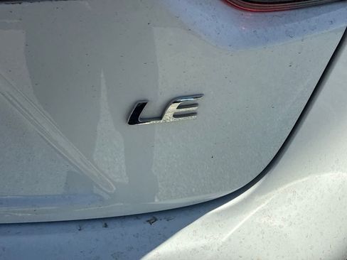 Used 2020 Toyota Corolla LE FWD image 15