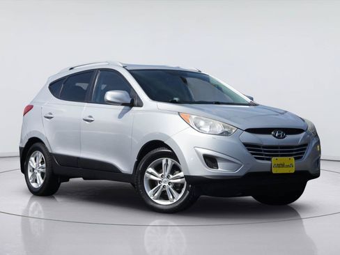 Used 2011 Hyundai Tucson GLS FWD image 2