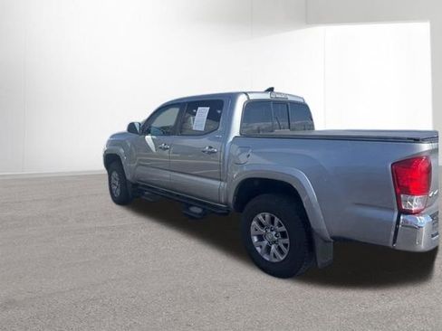 Used 2017 Toyota Tacoma SR5 w/ Tow Package image 16