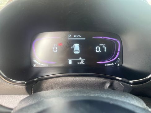 Used 2025 Kia Soul LX w/ LX Technology Package FWD image 30