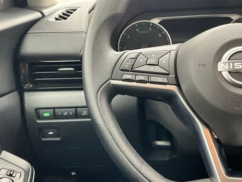 Used 2025 Nissan Sentra SV image 17