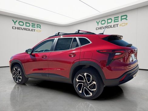 New 2026 Chevrolet Trax RS w/ Sunroof Package FWD image 9