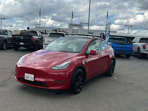 Used 2021 Tesla Model Y Long Range image 8