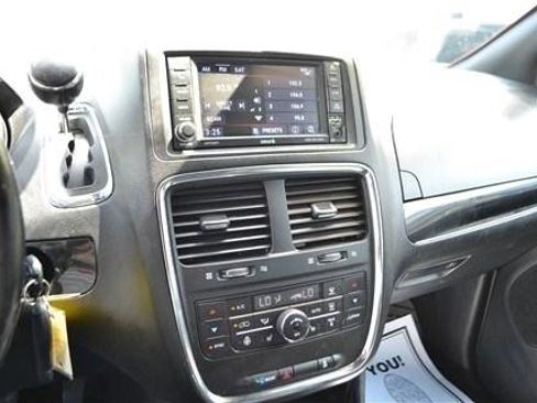 Used 2019 Dodge Grand Caravan SXT FWD image 16
