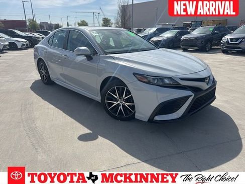 Used 2024 Toyota Camry SE w/ Convenience Package image 1