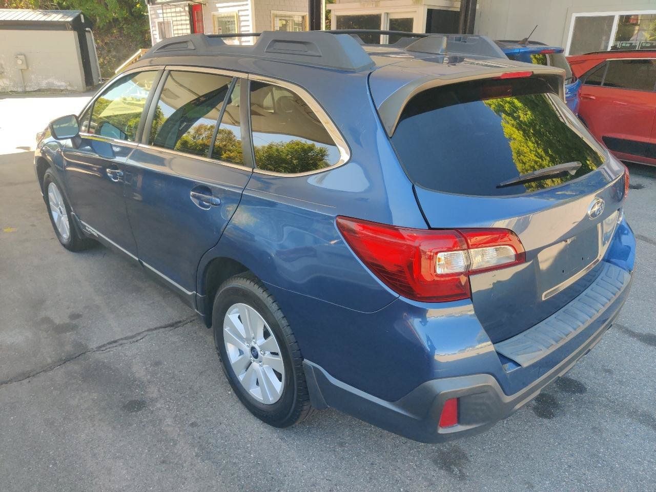 Used 2019 Subaru Outback 2.5i Premium w/ Popular Package #2 AWD/4WD image 4