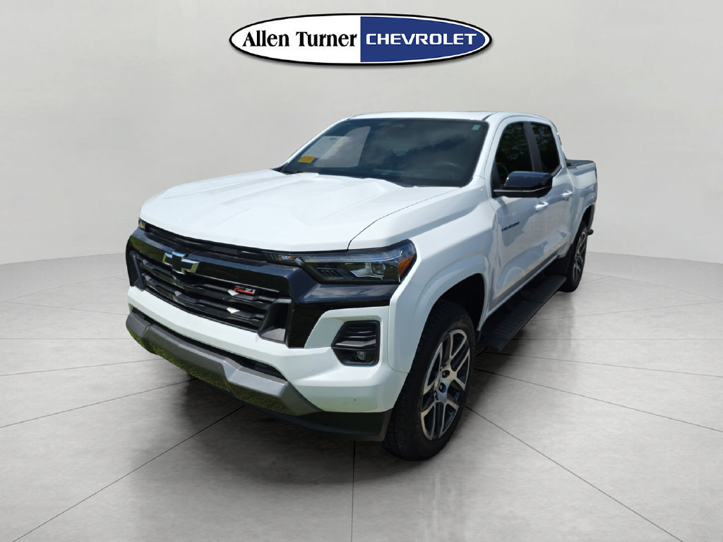 Used 2024 Chevrolet Colorado Z71 w/ Z71 Convenience Package 2 AWD/4WD image 3