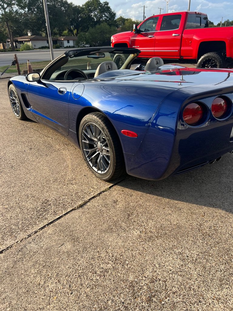 Used 2004 Chevrolet Corvette Convertible w/ Preferred Equipment Group RWD image 3