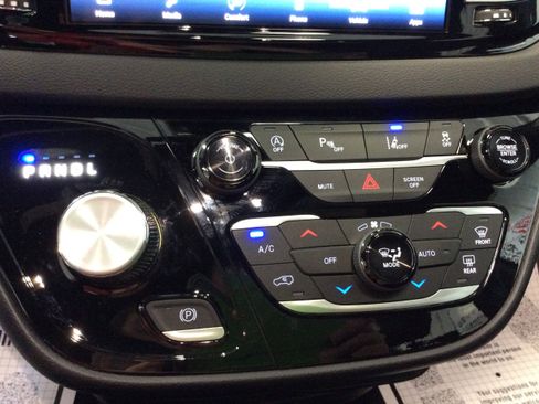 New 2025 Chrysler Voyager LX FWD image 31