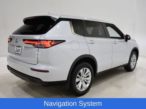 New 2025 Mitsubishi Outlander ES image 5