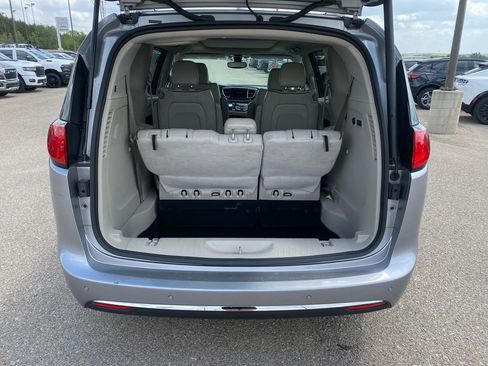 Used 2020 Chrysler Pacifica Limited FWD image 28